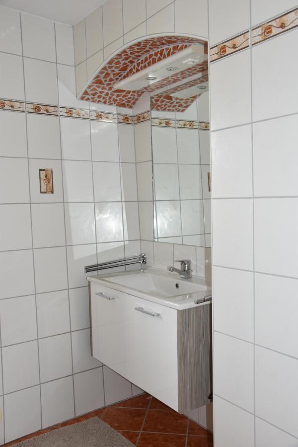 Biohof Weissensteiner Apartment Ullrichs Exterior foto