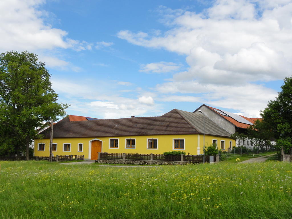 Biohof Weissensteiner Apartment Ullrichs Exterior foto